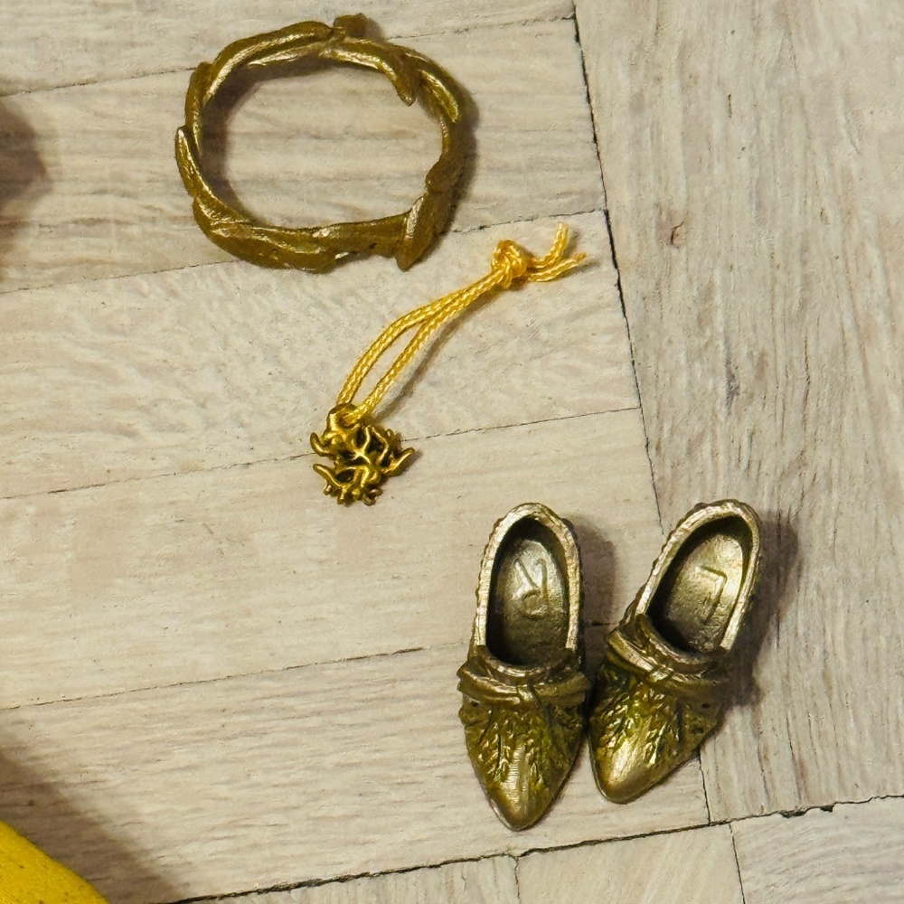 Disney Store - Beauty and the Beast Live Action Ballroom Belle Outfit - Picture 2 of 2